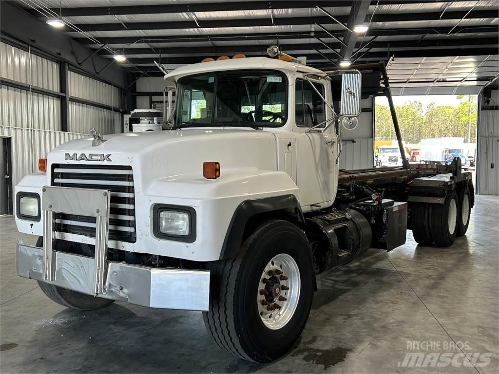 Mack RD688S 貨櫃框架卡車
