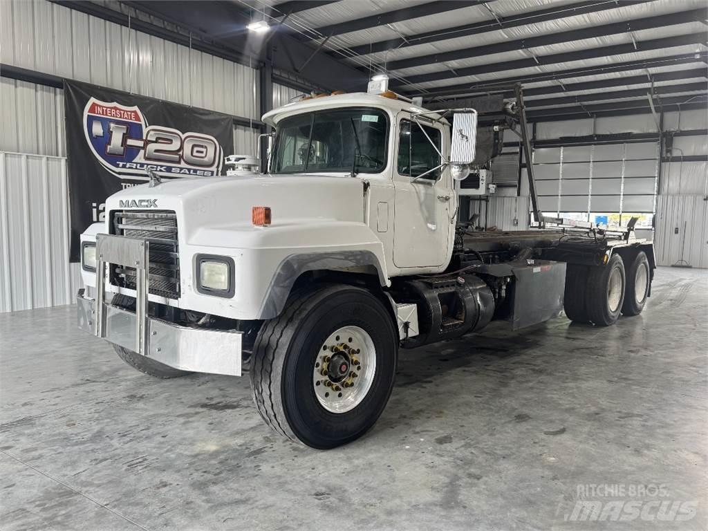 Mack RD690S 貨櫃框架卡車