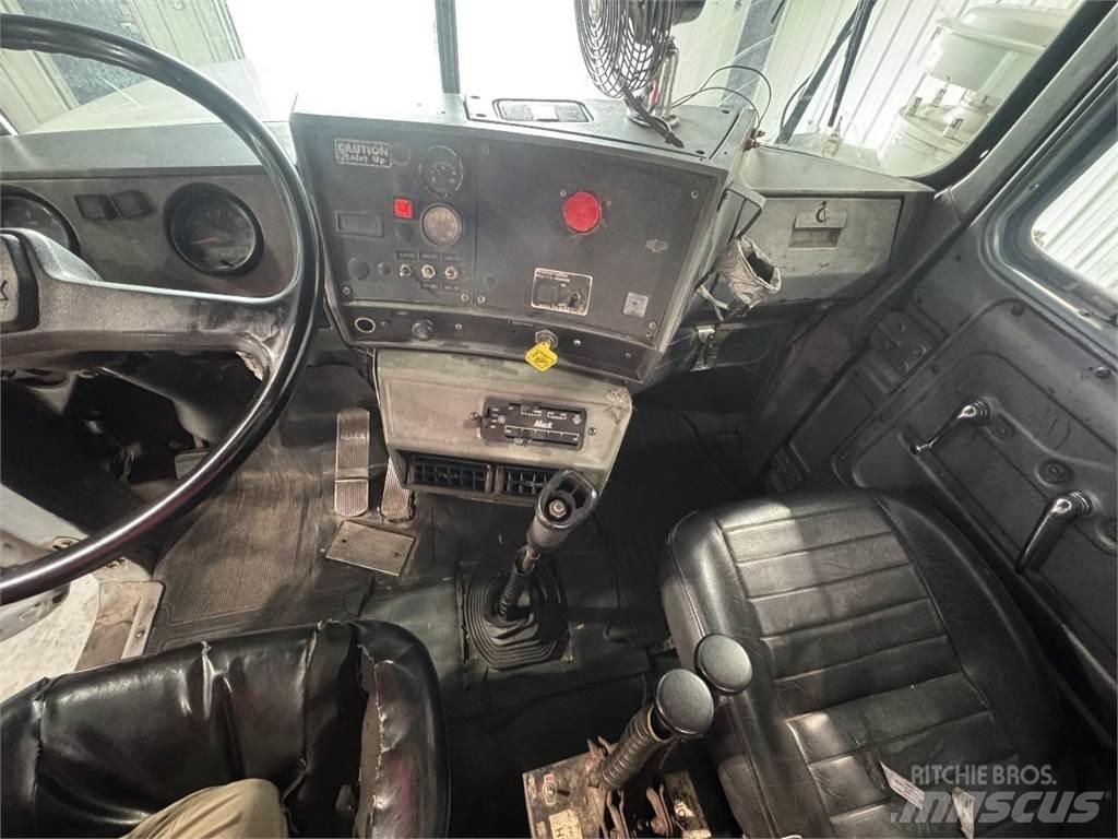 Mack RD690S 貨櫃框架卡車