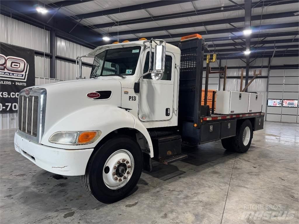 Peterbilt 330 平板式/側卸式卡車