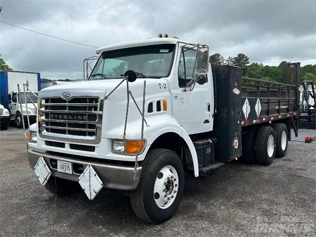 Sterling L7500 平板式/側卸式卡車