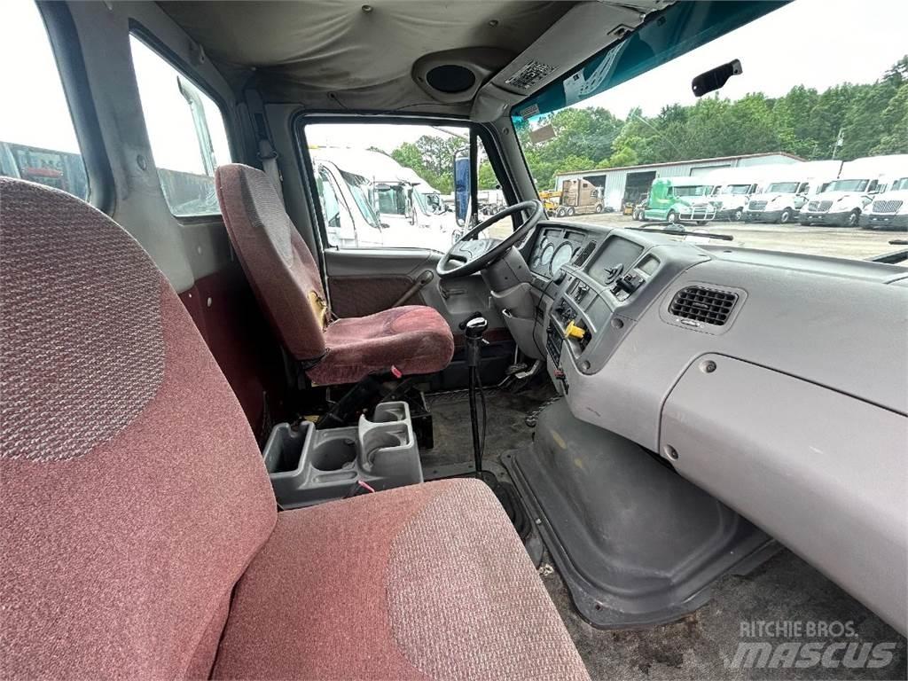 Sterling L7500 平板式/側卸式卡車