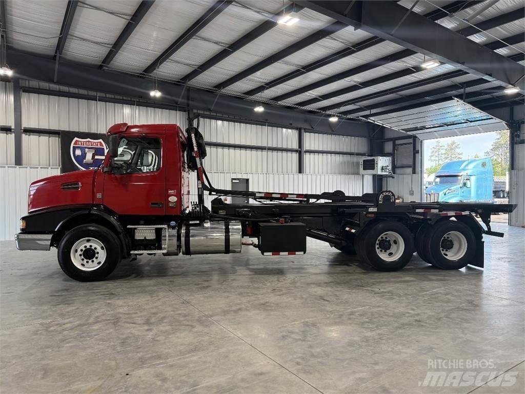 Volvo VHD 貨櫃框架卡車