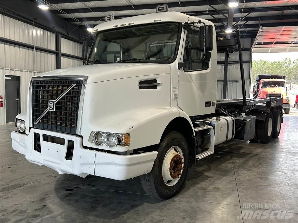Volvo VHD 貨櫃框架卡車