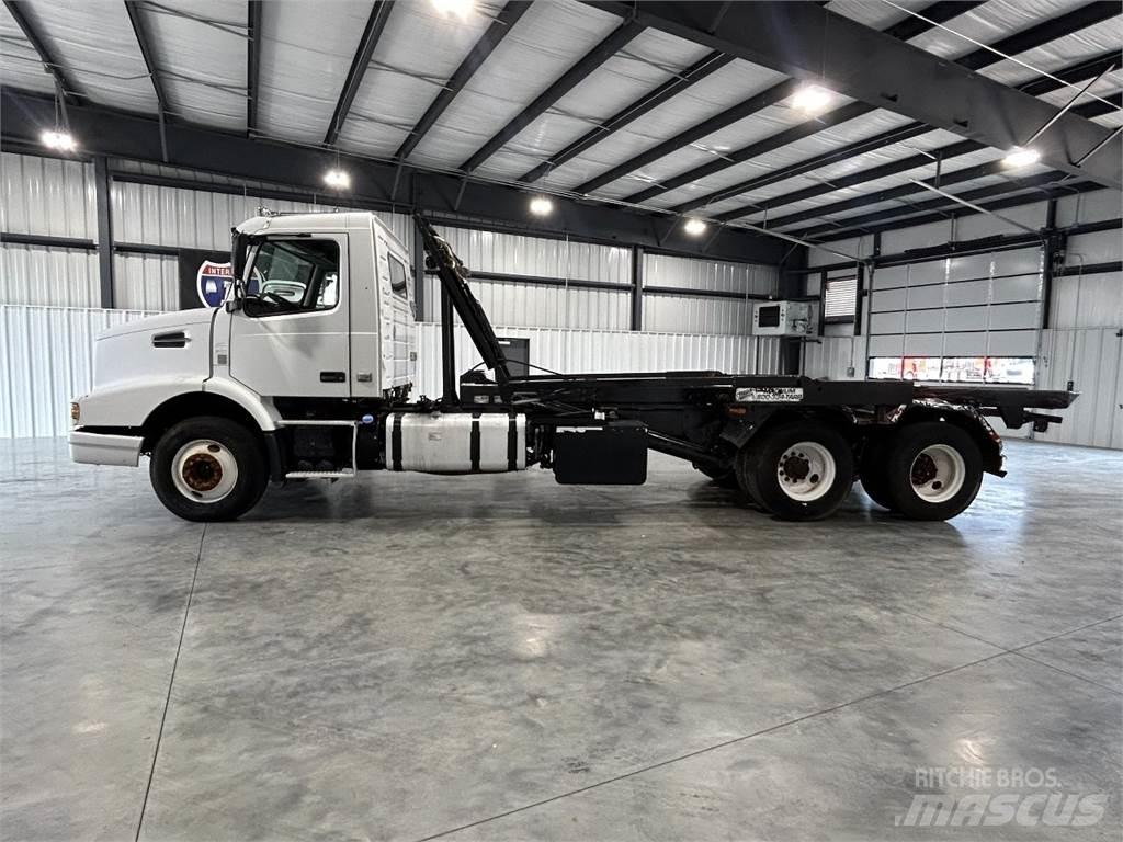 Volvo VHD 貨櫃框架卡車