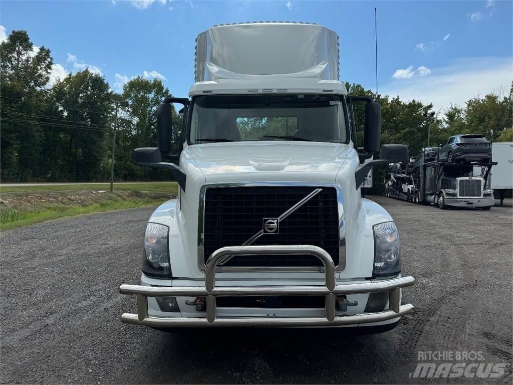Volvo VNL42T300 曳引機組件