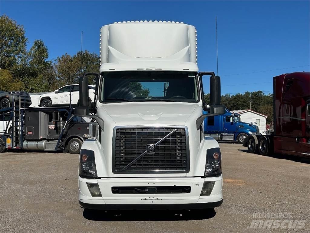 Volvo VNL42T300 曳引機組件