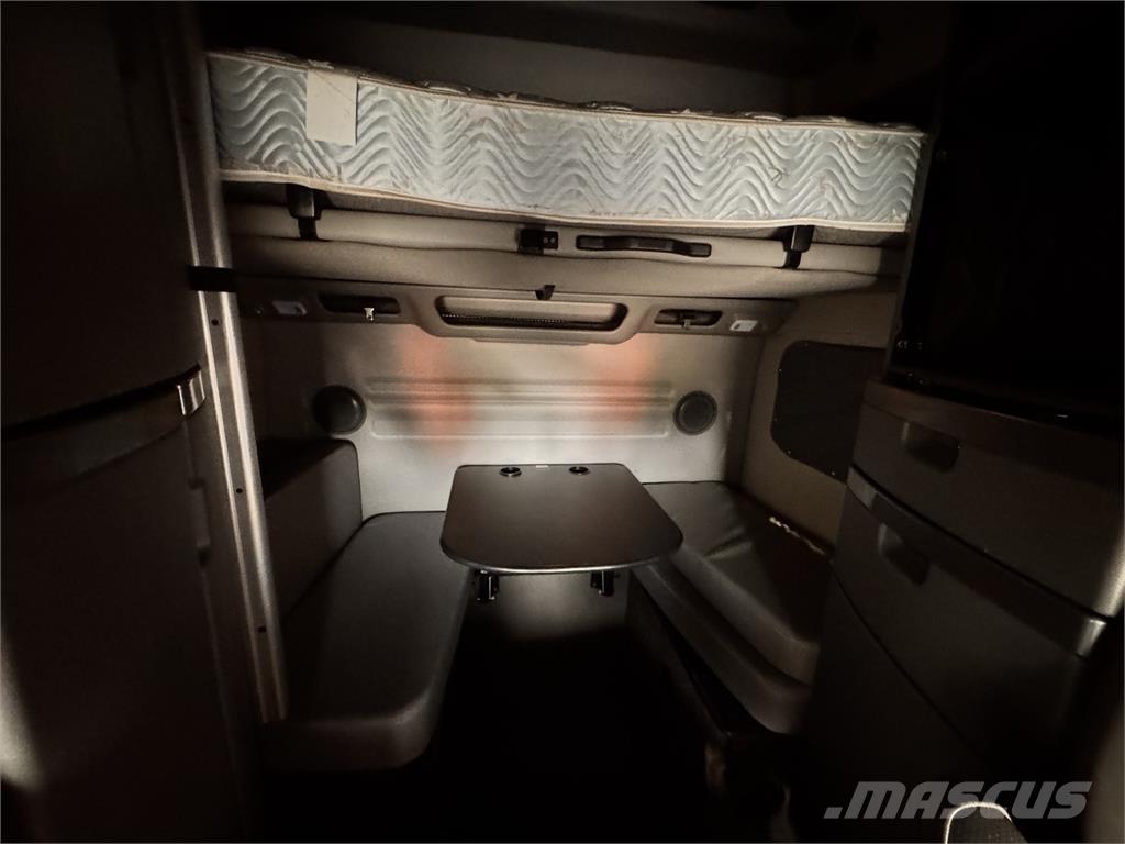 Volvo VNL860 曳引機組件