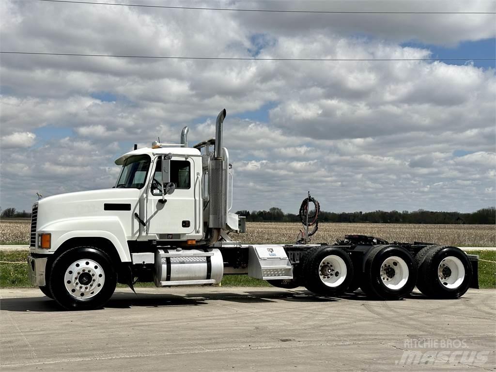 Mack CH613 曳引機組件