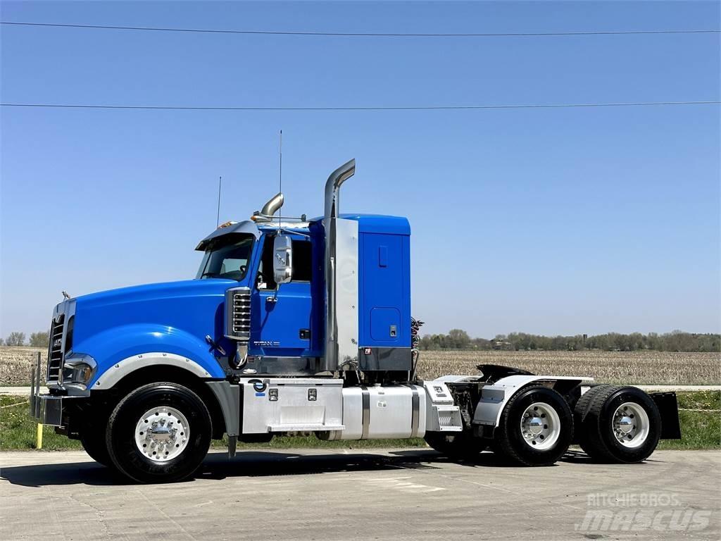 Mack Titan TD713 曳引機組件