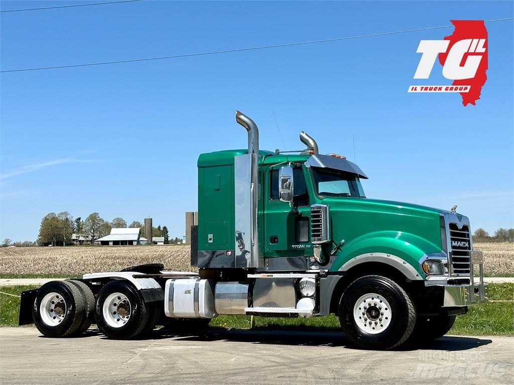 Mack Titan TD713 曳引機組件