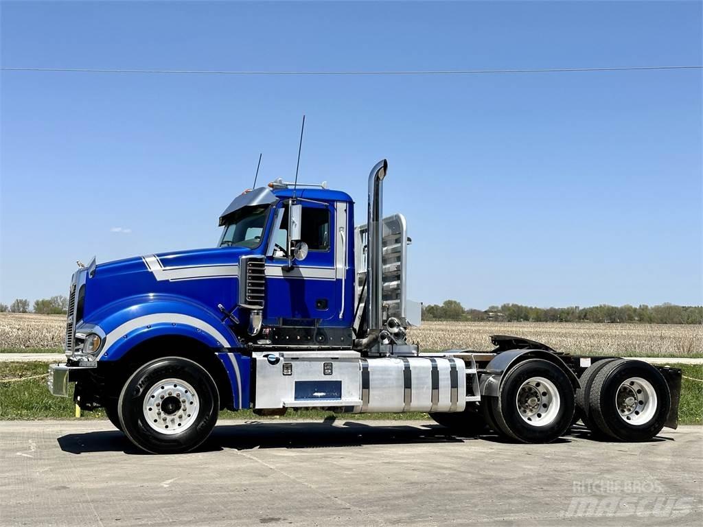 Mack Titan TD713 曳引機組件