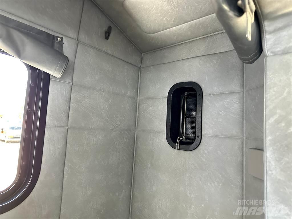 Mack Titan TD713 曳引機組件