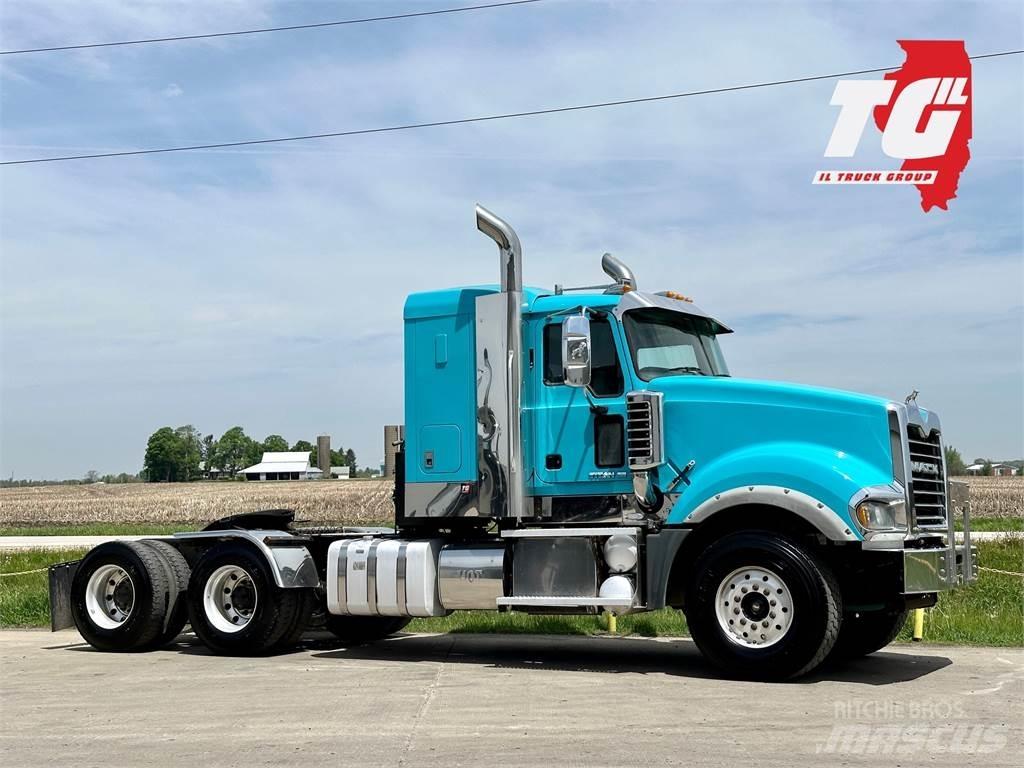 Mack Titan TD713 曳引機組件