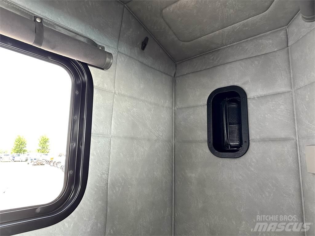 Mack Titan TD713 曳引機組件