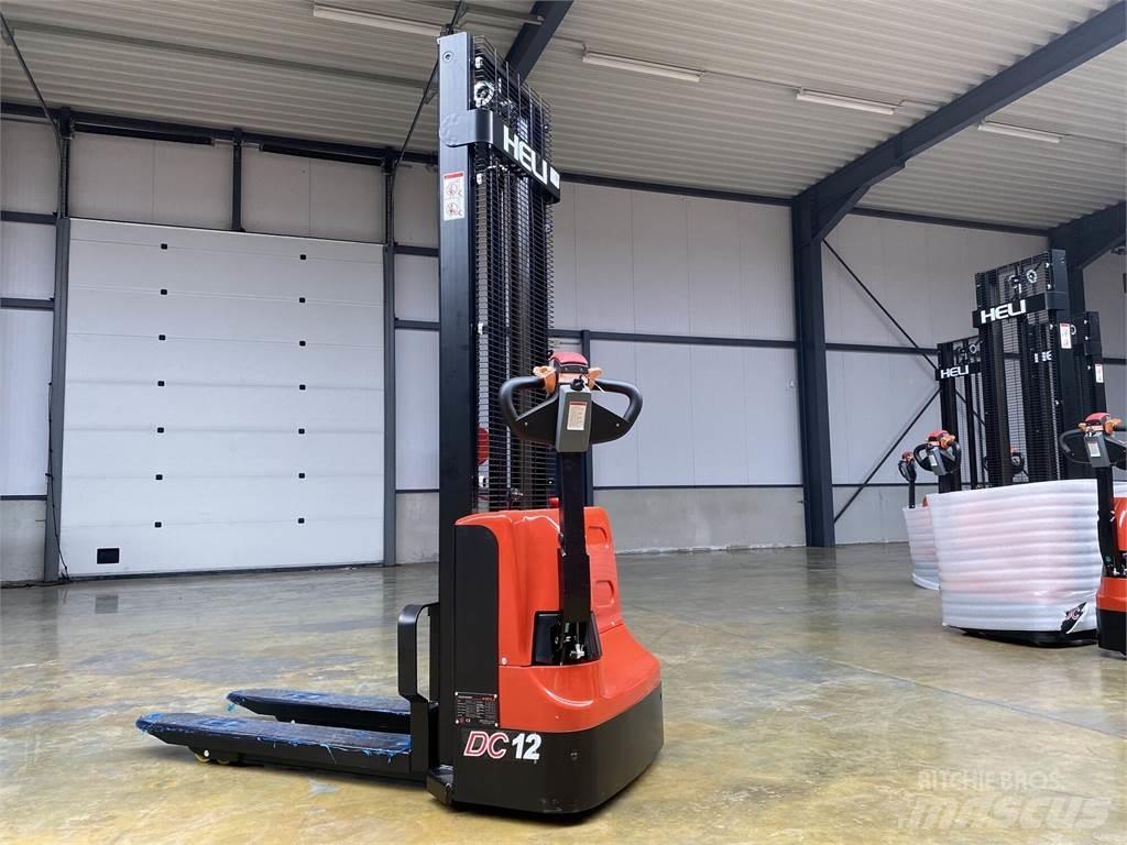 Heli CDD12J 自走式堆積機