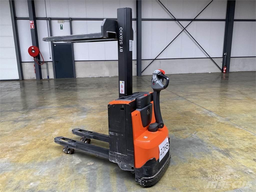 Toyota BT SWE080L 自走式堆積機