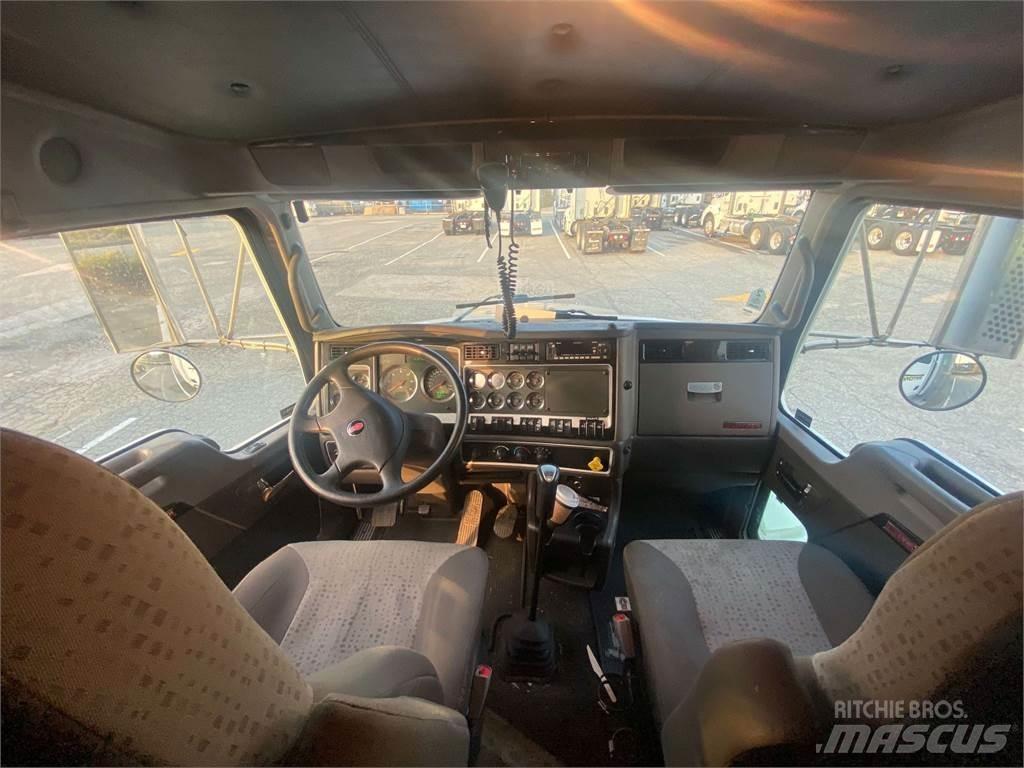 Kenworth T440 商用底盤車