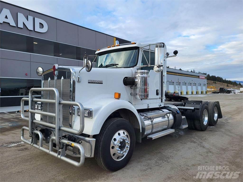 Kenworth W900 商用底盤車