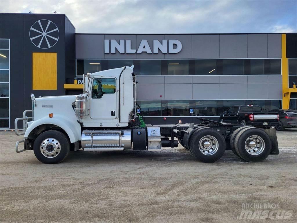 Kenworth W900 商用底盤車