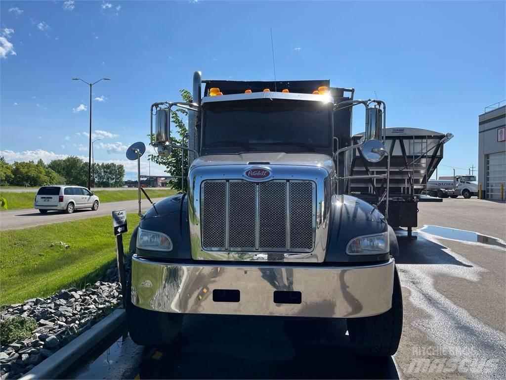 Peterbilt 348 傾卸式卡車