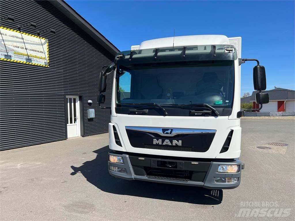 MAN TGL 12.220 貨箱式卡車