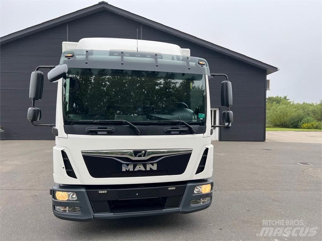 MAN TGL 12.220 貨箱式卡車