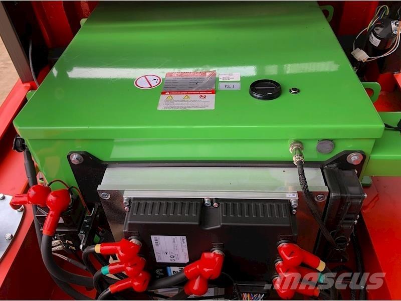 EP EFL302 電動堆高機