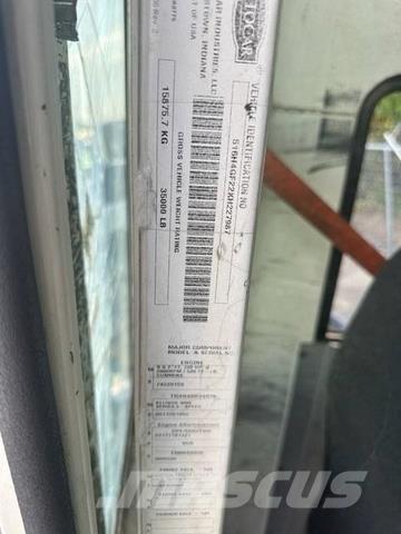 Autocar  終端式曳引機