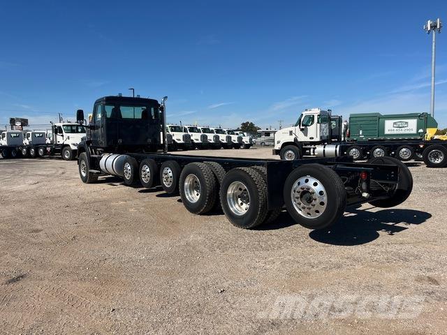 Autocar DC64 駕駛室與內部