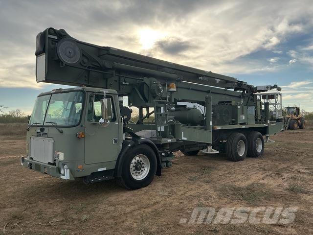 Autocar WXLL 卡車裝載高空作業車