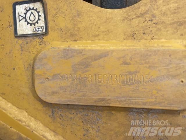 Bell B30E 鉸接式起吊車