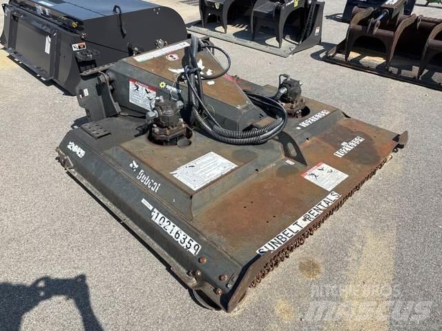 Bobcat  騎乘式割草機