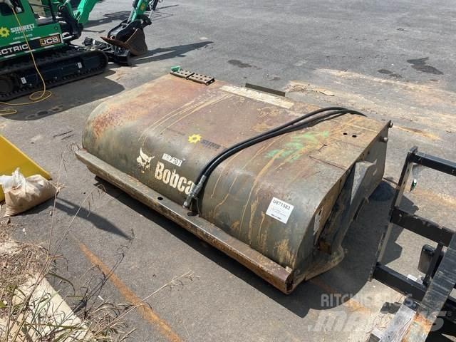 Bobcat 72 掃倉機