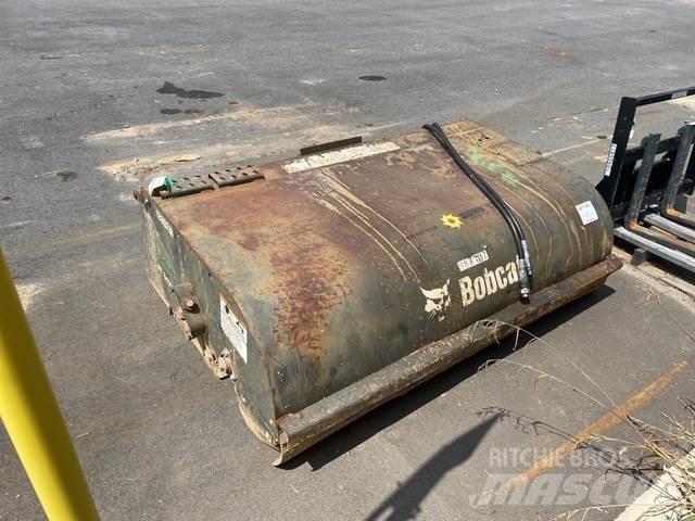 Bobcat 72 掃倉機