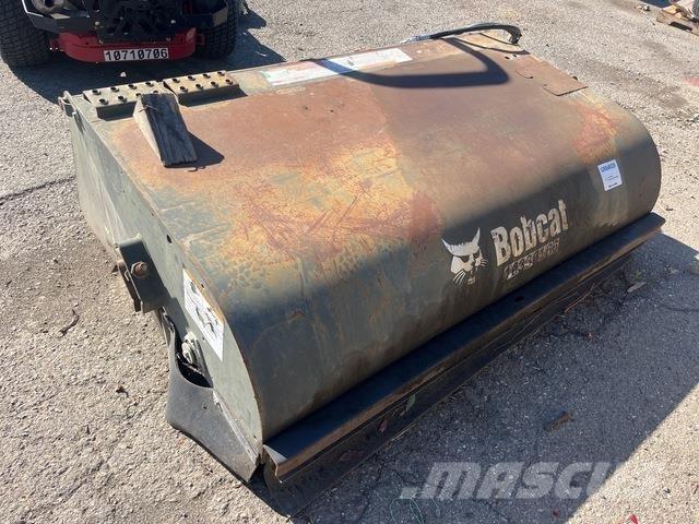 Bobcat 72 掃倉機