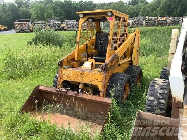 Bobcat 843 滑移轉向裝載機