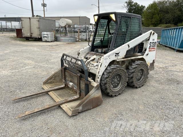 Bobcat S130 滑移轉向裝載機