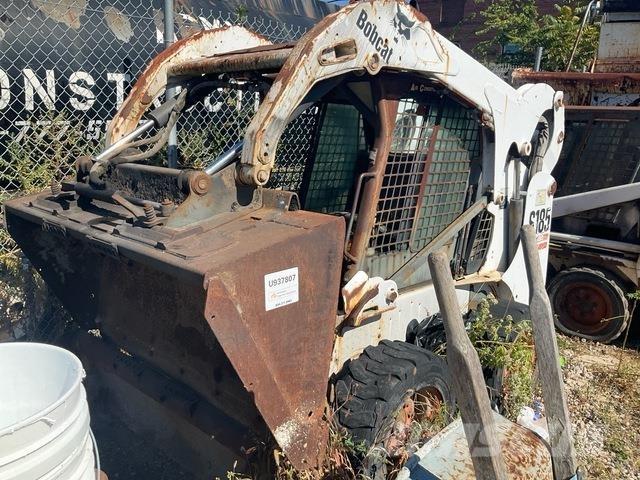 Bobcat S185 滑移轉向裝載機