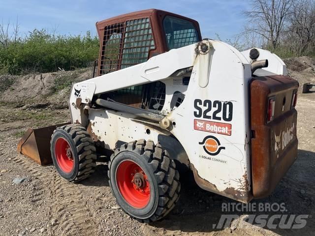 Bobcat S220 滑移轉向裝載機
