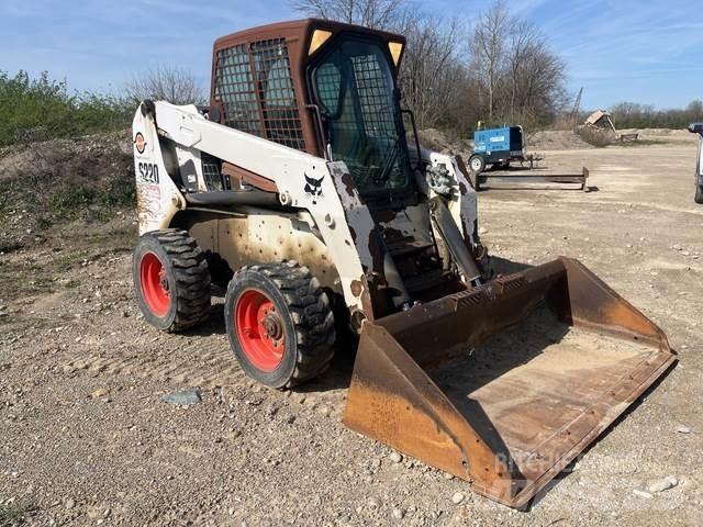 Bobcat S220 滑移轉向裝載機