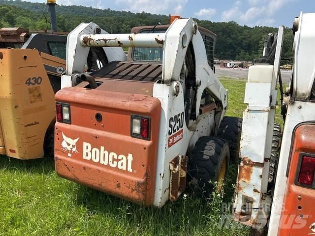 Bobcat S250 滑移轉向裝載機