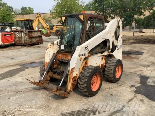 Bobcat S300 滑移轉向裝載機