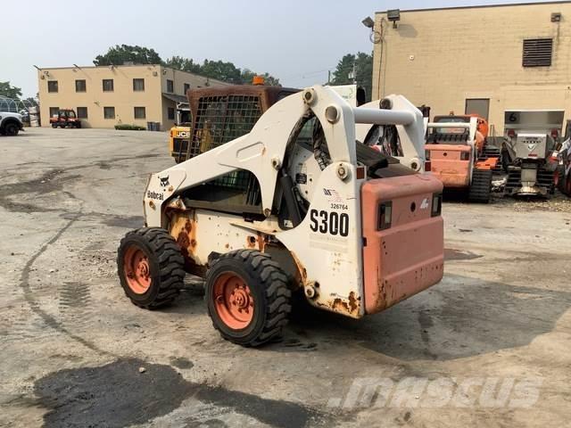 Bobcat S300 滑移轉向裝載機