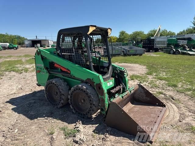 Bobcat S450 滑移轉向裝載機