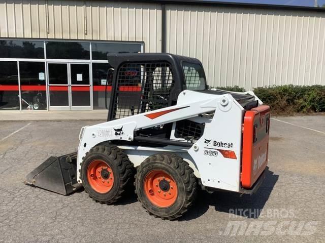 Bobcat S450 滑移轉向裝載機