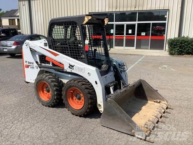 Bobcat S450 滑移轉向裝載機