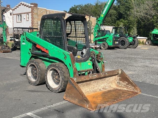 Bobcat S450 滑移轉向裝載機
