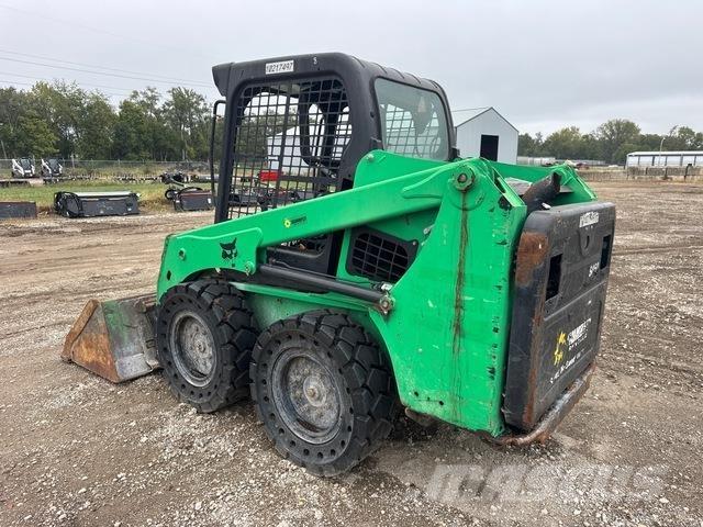 Bobcat S450 滑移轉向裝載機