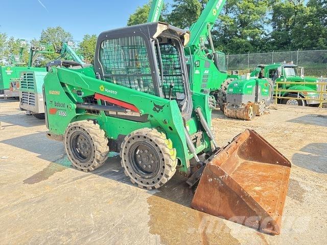 Bobcat S550 滑移轉向裝載機